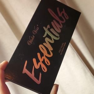 Violet Voss Essentials Palette